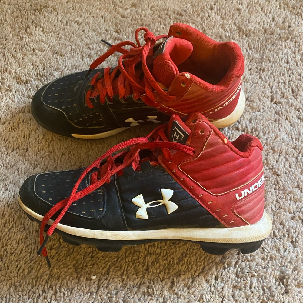UA Baseball cleats youth size 6